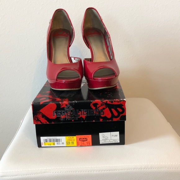 Red 👠 Heels! - Picture 1 of 3